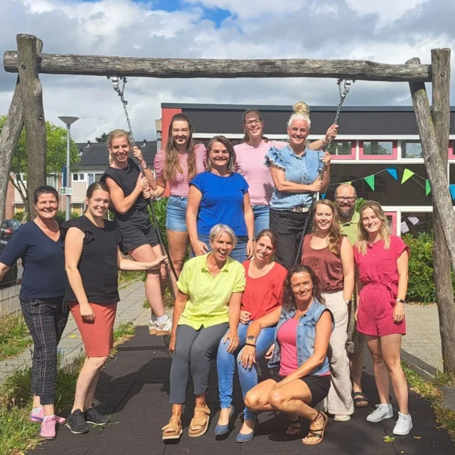 Wij zijn aan het voorbereiden deze week en hebben er zin in om de kinderen maandag weer te zien!Nog 4 dagen..... en ja, dan wordt ook het nieuwe jaarthema bekend. Dit jaarthema gebruiken we op al onze scholen in Groningen, Friesland en Drenthe. Elke maand is er een maandviering met een onderwerp over dit thema aan de hand van de Bijbel. Ouders en belangstellenden zijn dan welkom. Thuis kunnen de kinderen en gezinnen er ook mee aan de slag. Twee collega's zijn druk bezig om hier alvast iets van voor te bereiden. Al een idee wat het thema zal zijn?#Christal #Schoolmetdebijbel #Grootegast #Jaarthema #Noorderbasis #Christen #Bijbel