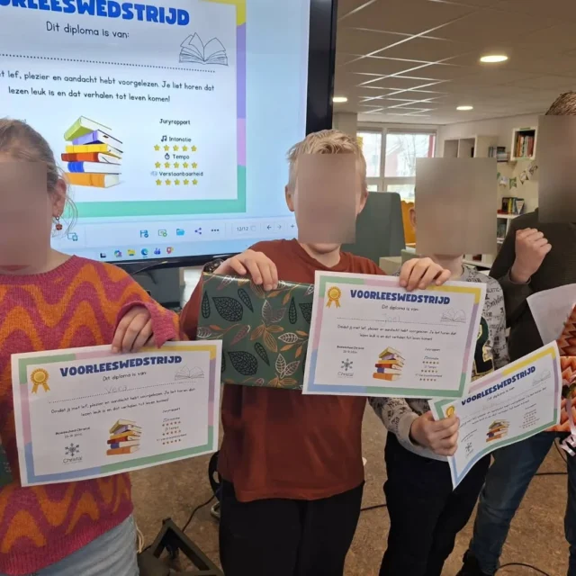 𝕍𝕆𝕆ℝ𝕃𝔼𝔼𝕊𝔻𝔸𝔾𝔼ℕ 𝟚𝟘𝟚𝟞 📚Op het Christal hebben wij aandacht besteed aan de nationale voorleesdagen. In groep 1 t/m 4 hebben een aantal (groot) ouders in de klassen voorgelezen. In groep 5 t/m 8 is een voorleeswedstrijd gehouden. In iedere groep was een winnaar en die hebben vanmiddag bij de afsluiting meegedaan aan de voorleeswedstrijd voor de hele school. Alle vier hebben ze het goed gedaan en hebben voor de hele school voorgelezen. Heel moedig! De jury heeft gelet op intonatie, verstaanbaarheid en tempo. Alle vier kregen ze een voorleesdiploma en een Donald Duck tijdschrift. De winnaar heeft een mooi leesboek gekregen. #noorderbasis #schoolmetdebijbel #voorlezen #voorleeswedstrijd #voorleesdagen